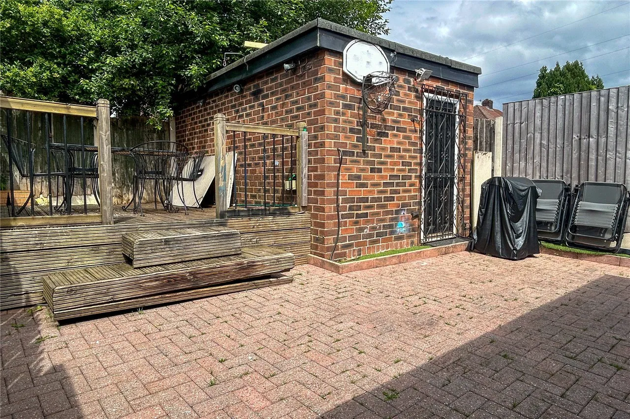 Kirby Avenue, Chadderton, OL9, photo 20