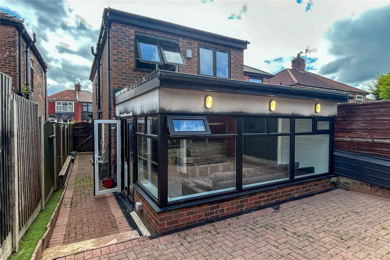 Kirby Avenue, Chadderton, OL9, photo 22