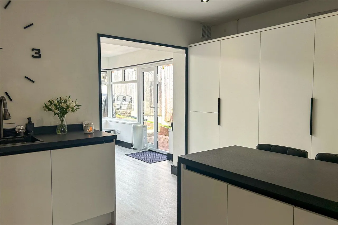 Kirby Avenue, Chadderton, OL9, photo 5