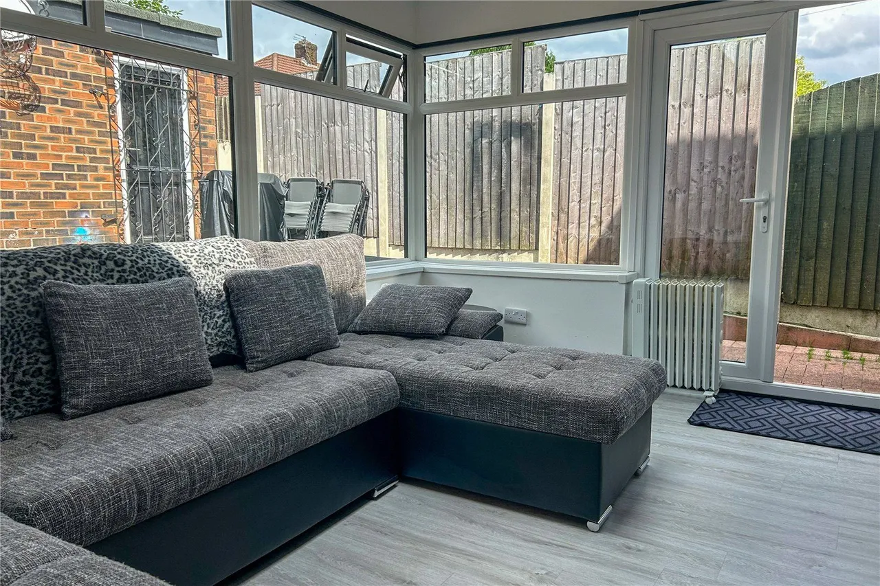 Kirby Avenue, Chadderton, OL9, photo 9