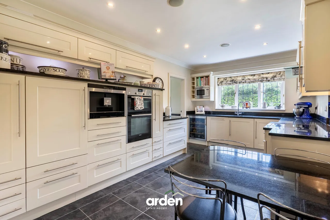 Gorsemeadow Drive, Barnt Green, B45, photo 2