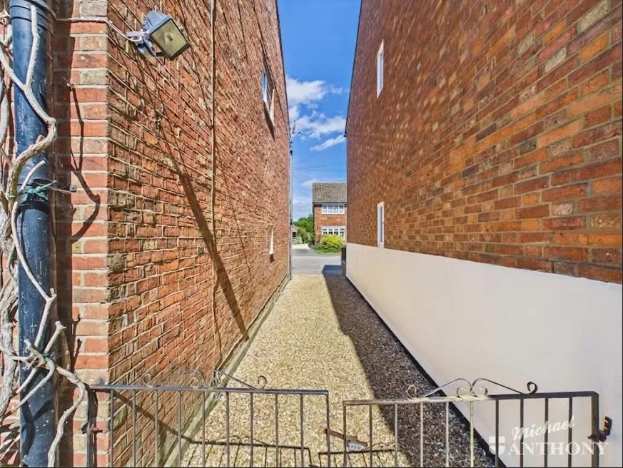 Rothschild Road, Wing, Leighton Buzzard, LU7 0NL, photo 6