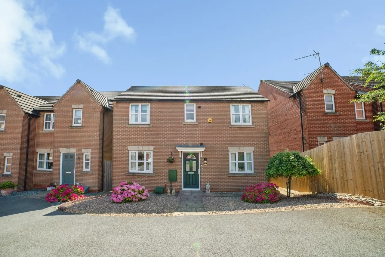 3 bed house for sale, Phoenix Rise, Pleasley, NG19