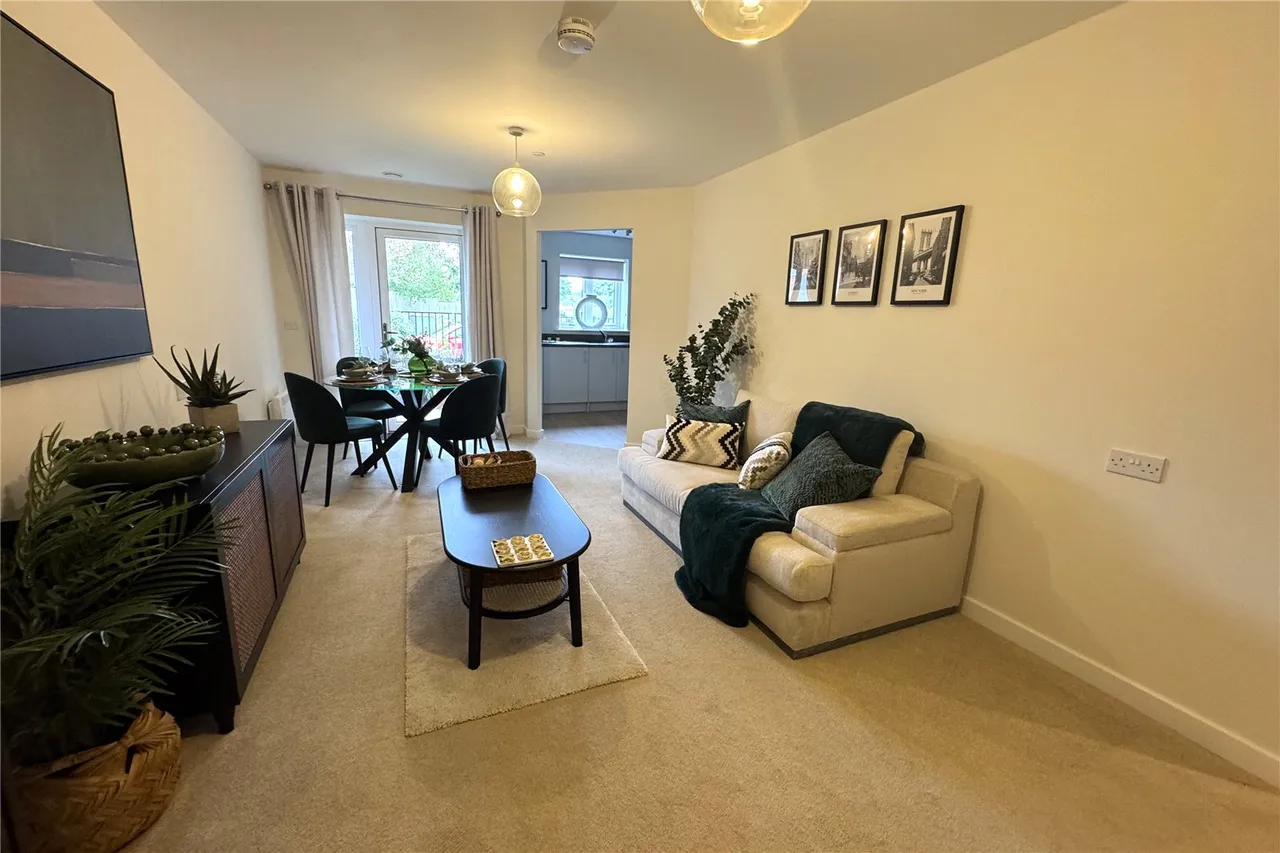 Station Road, Hook, Hampshire, RG27 9YG, photo 9