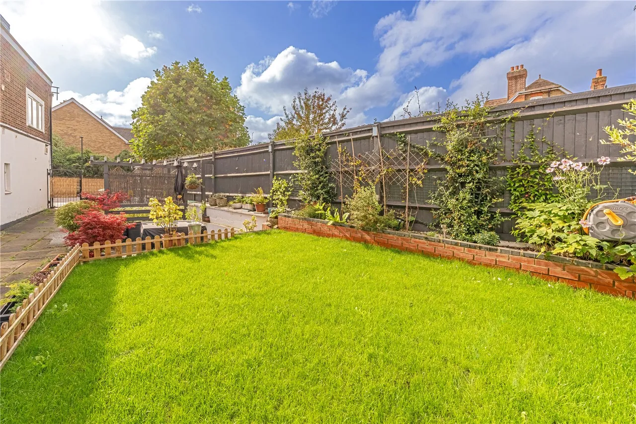 Station Road, Hampton, TW12 2AX, photo 2