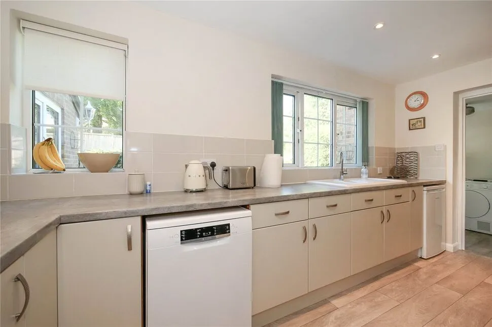 Acrehowe Rise, Baildon, BD17, photo 14