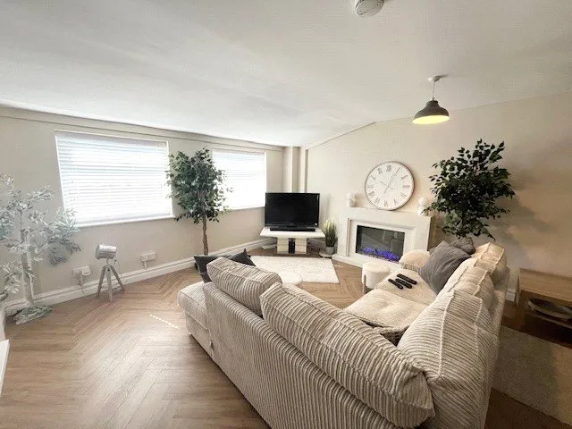 Eddisbury Square, Frodsham, Cheshire, WA6 6QS, photo 3
