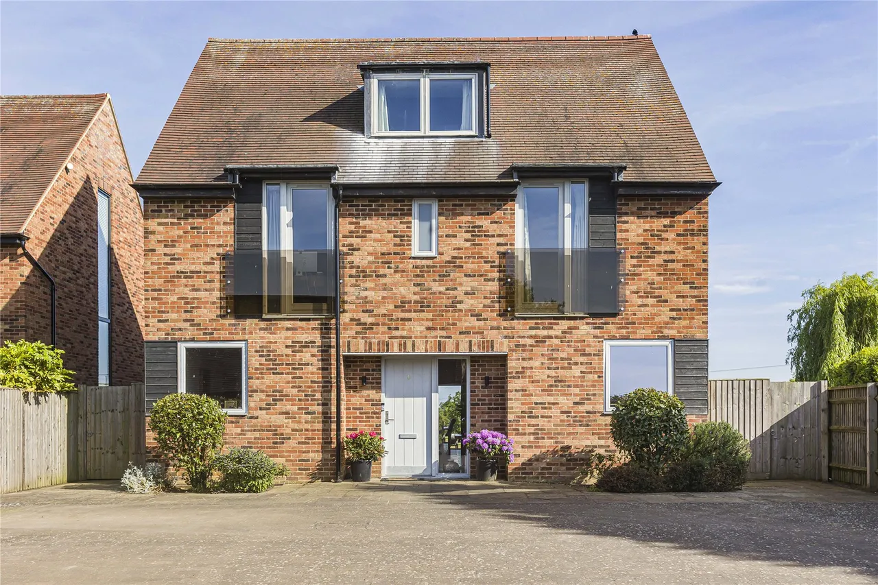 6 bed flat for sale, Main Street, Poundon, OX27