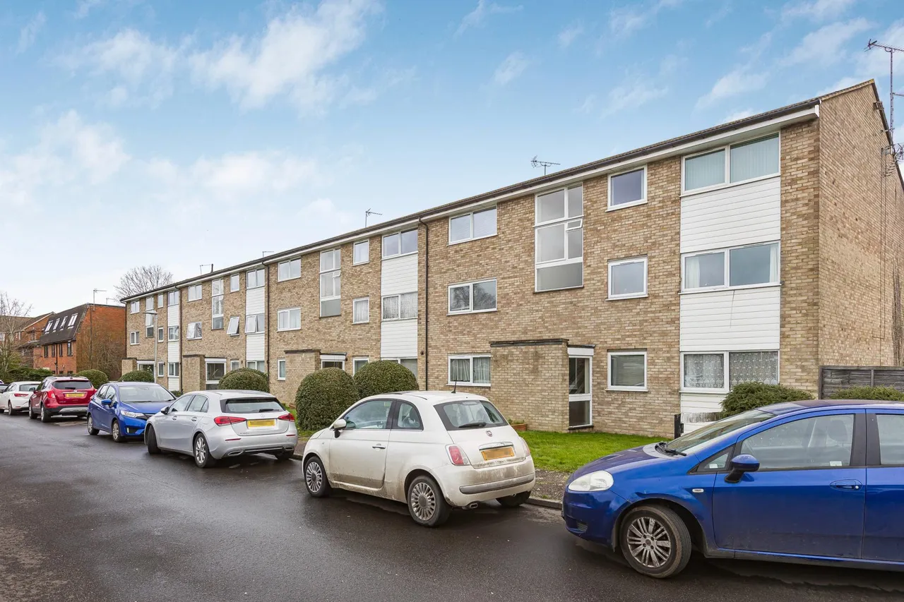 1 bed flat for sale, Alderman Close, Welham Green, AL9