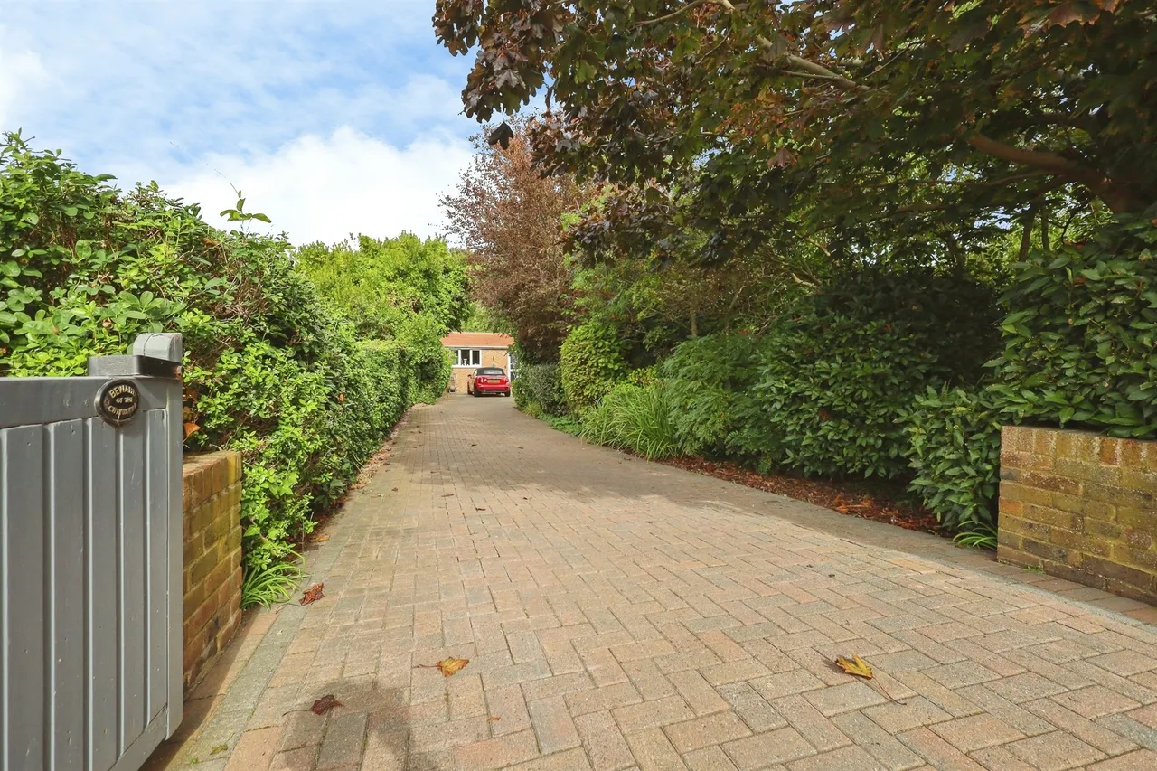 Southdown Road, Eastbourne, BN20, photo 24
