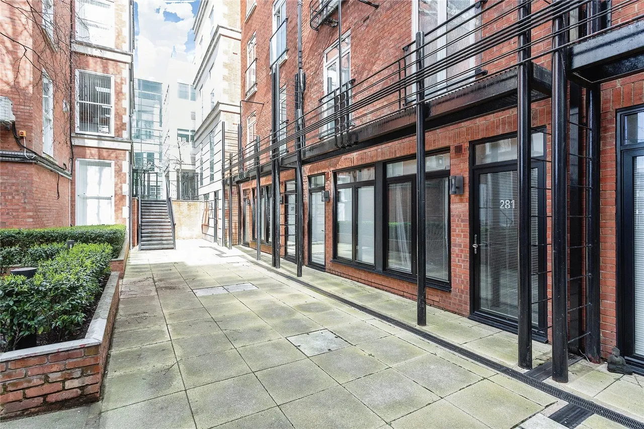 1 bed flat for sale, Upper Third Street, Milton Keynes, MK9