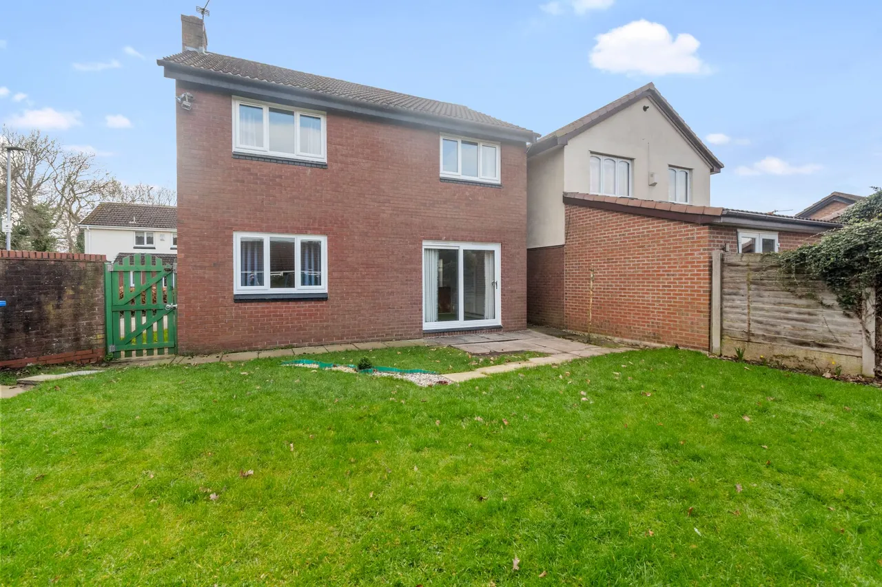 Perth Close, Fearnhead, Warrington, Warrington, WA2 0SF, photo 2
