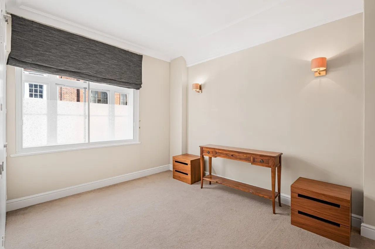 Hertford Street, London, W1J, photo 4