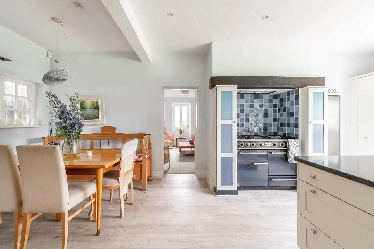 2 Field End Road, Pinner, photo 10