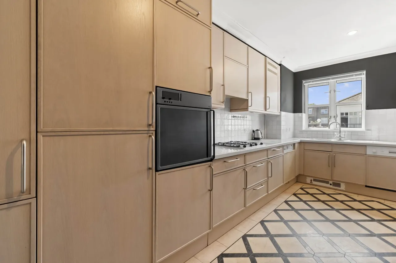 Oak Lodge, Kensington Green, W8 5UL, photo 3