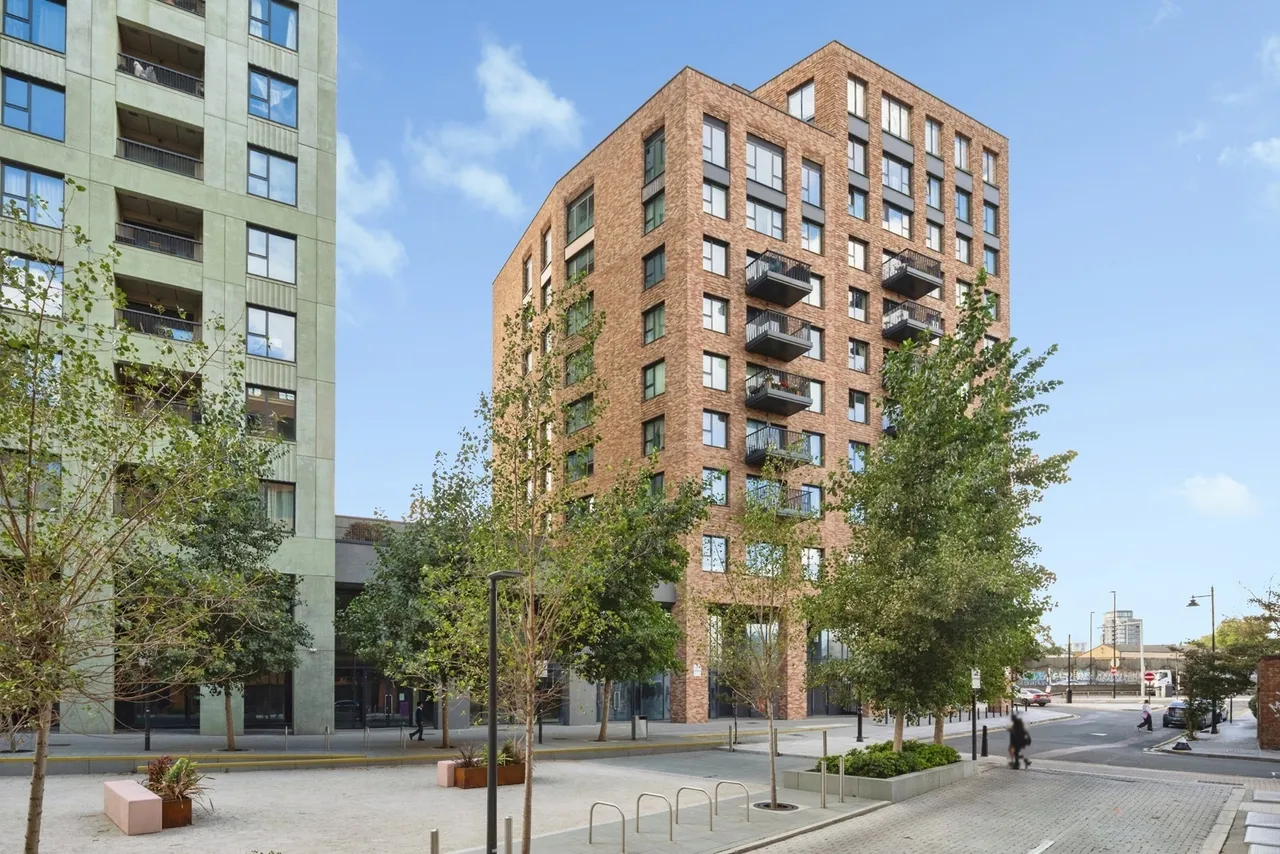 2 bed flat for sale, Dipper Drive, London, E3