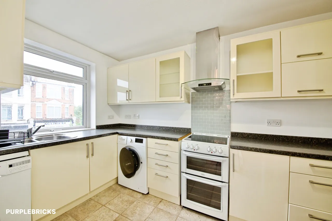 Station Road, London, N21, photo 3