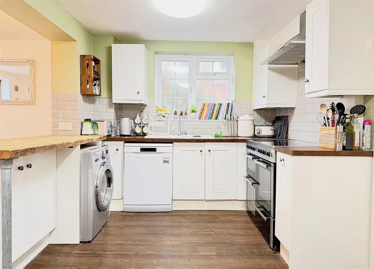 Leechpond Hill, Horsham, West Sussex RH13 6NR, photo 6