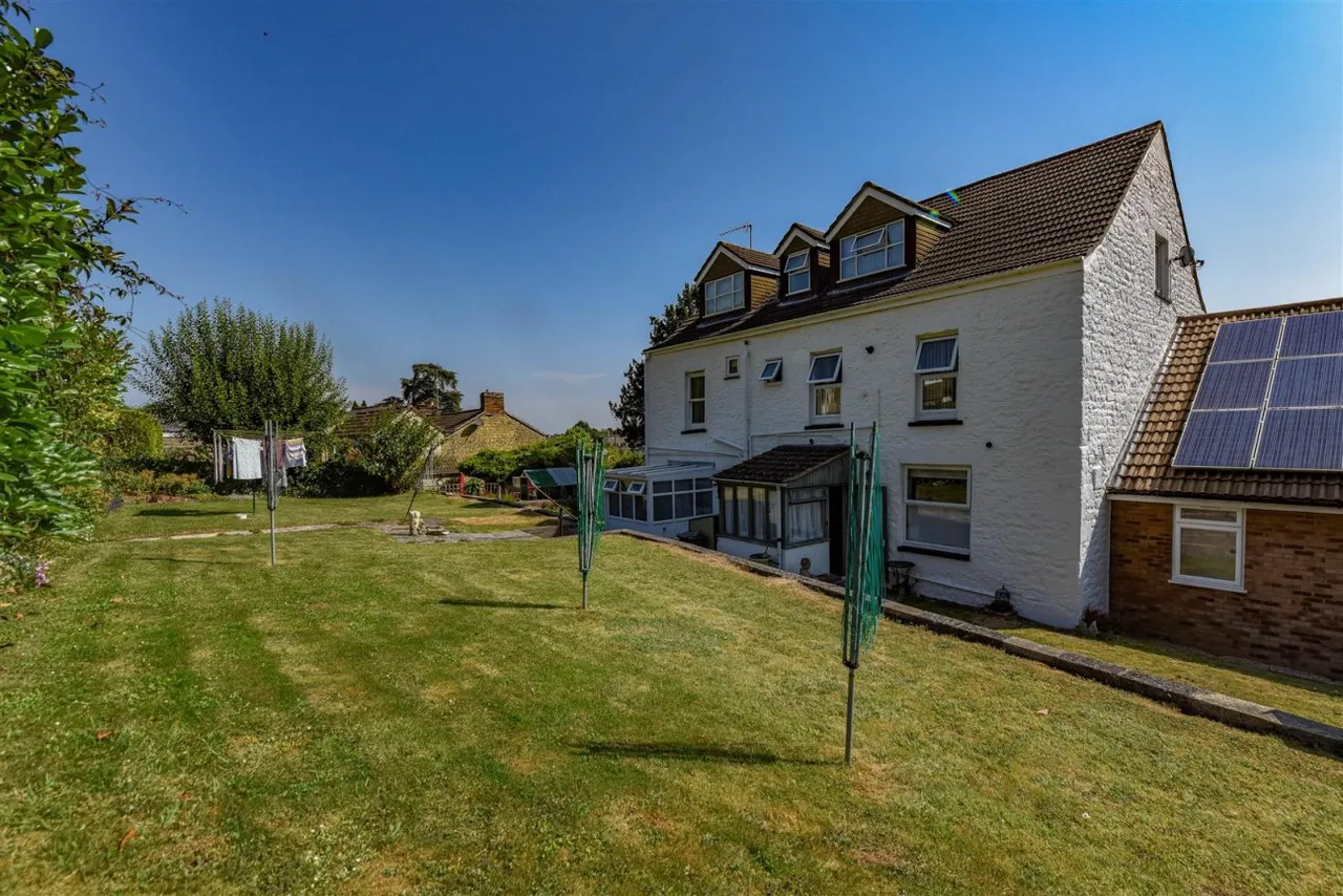 May Lane, Dursley, GL11, photo 7