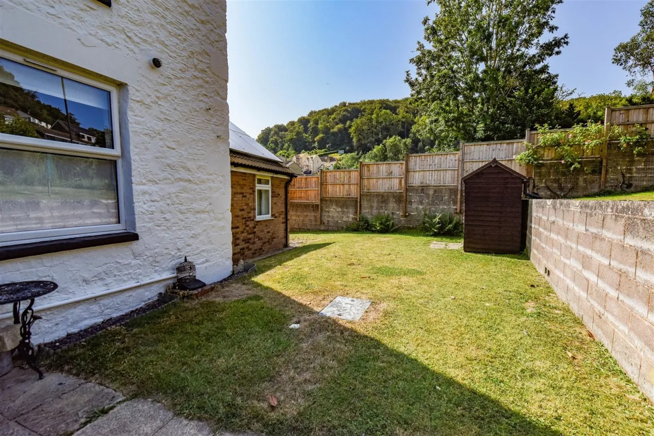 May Lane, Dursley, GL11, photo 11