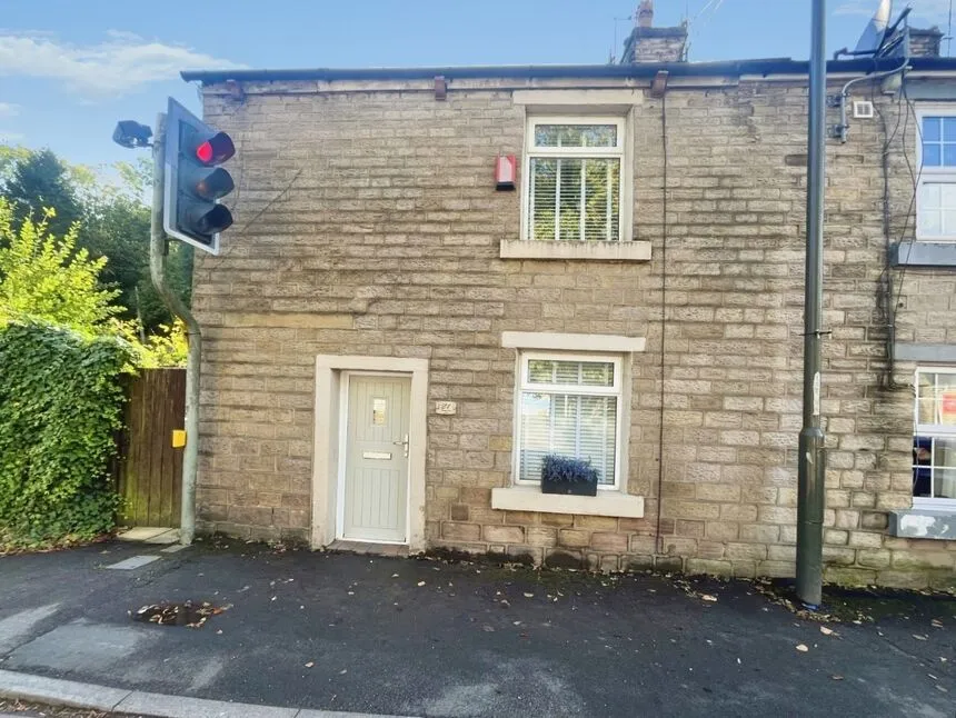 2 bed house for sale, Dinting Vale, Glossop, SK13