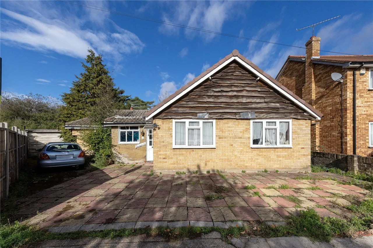 4 bed house for sale, South Road, Hampton, TW12