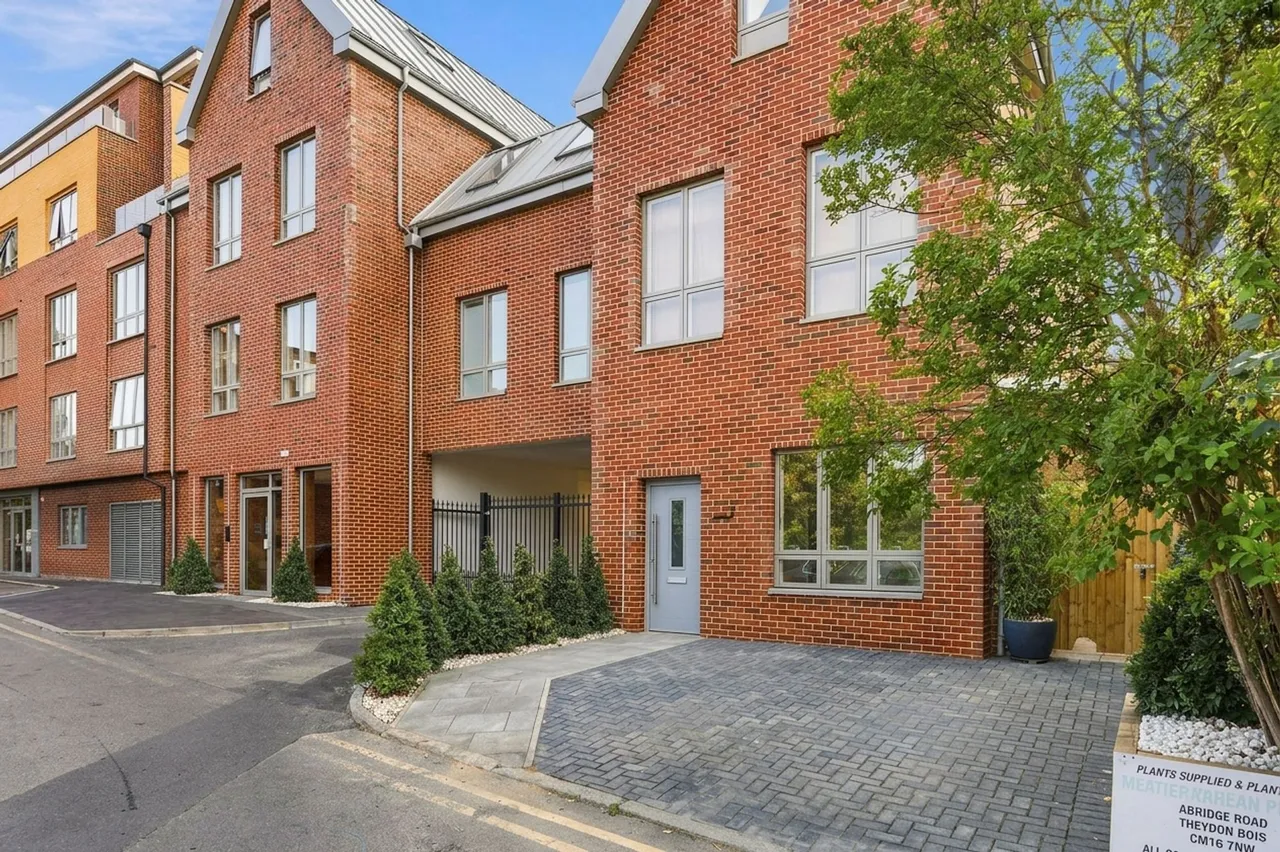 High Road, Chigwell, IG7, photo 13