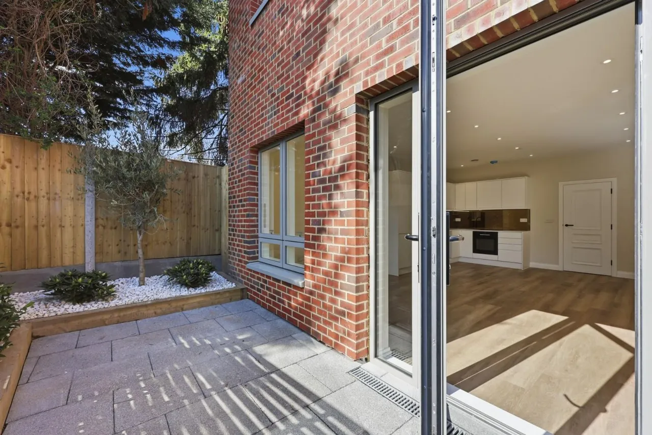 High Road, Chigwell, IG7, photo 12