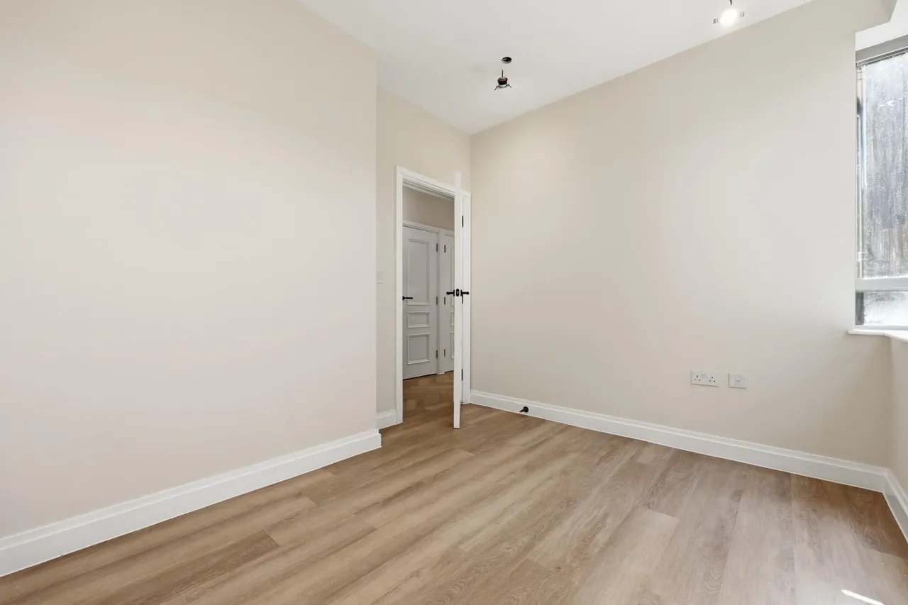 High Road, Chigwell, IG7, photo 10