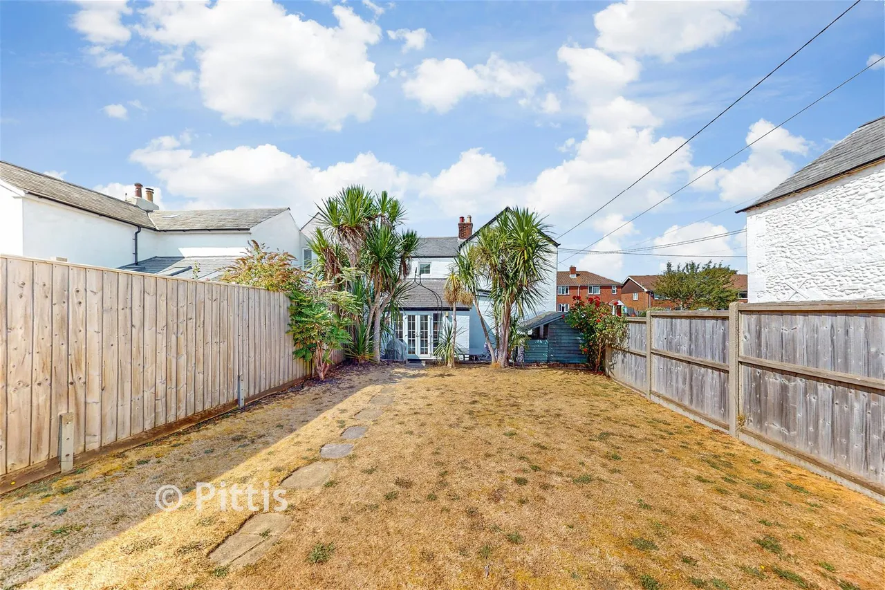 Camp Road, Freshwater, PO40, photo 15