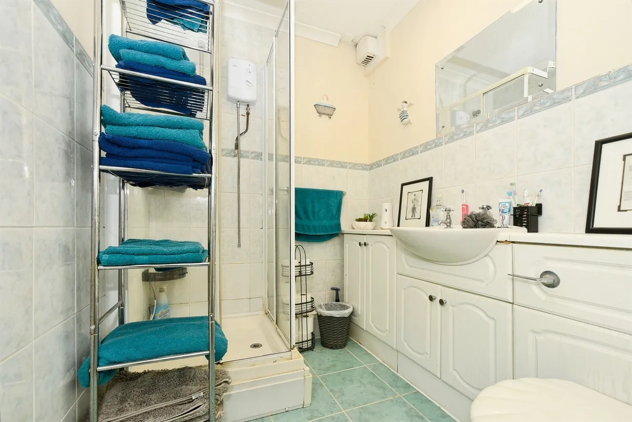 Kimmeridge Close, Swindon, SN3, photo 6