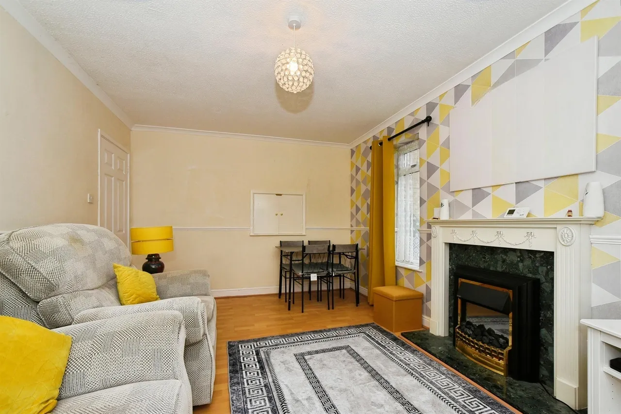 Kimmeridge Close, Swindon, SN3, photo 3