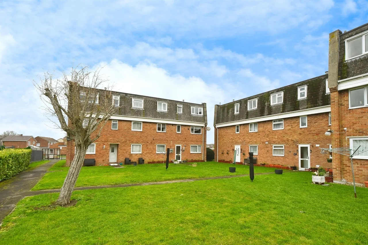 Kimmeridge Close, Swindon, SN3, photo 7