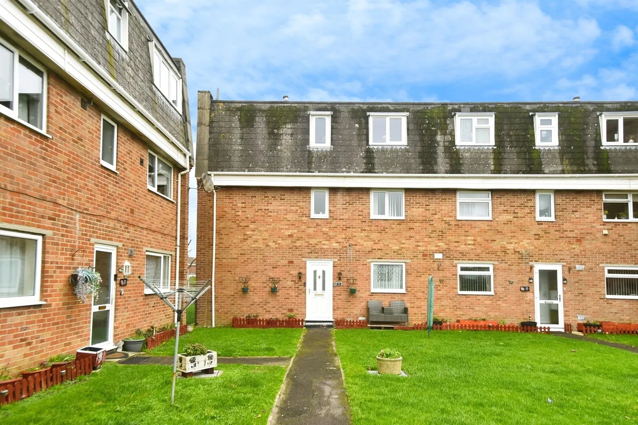 2 bed flat for sale, Kimmeridge Close, Swindon, SN3