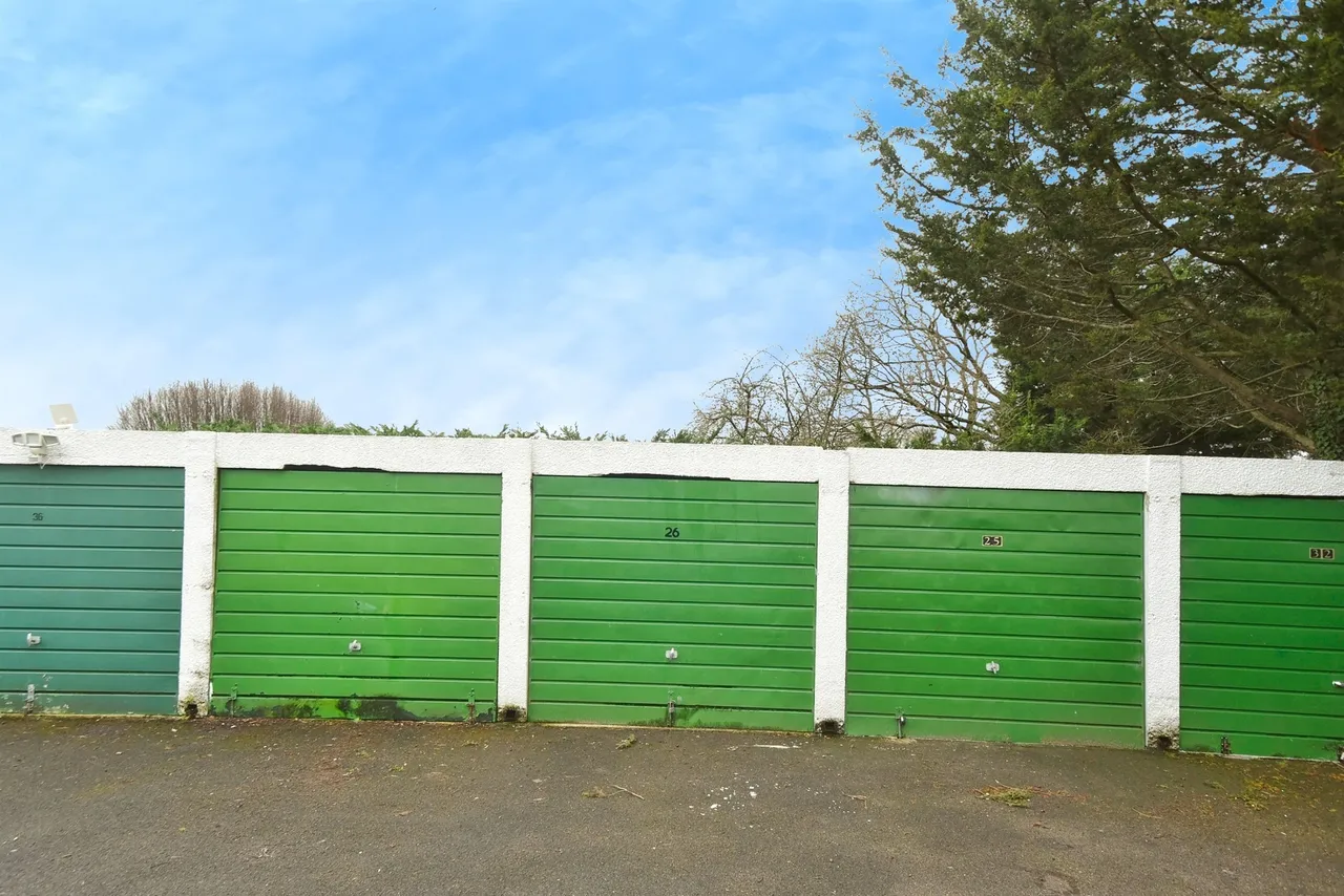 Kimmeridge Close, Swindon, SN3, photo 8