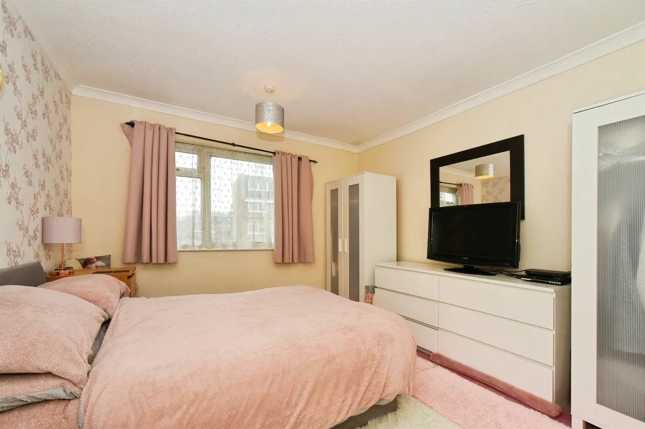 Kimmeridge Close, Swindon, SN3, photo 5