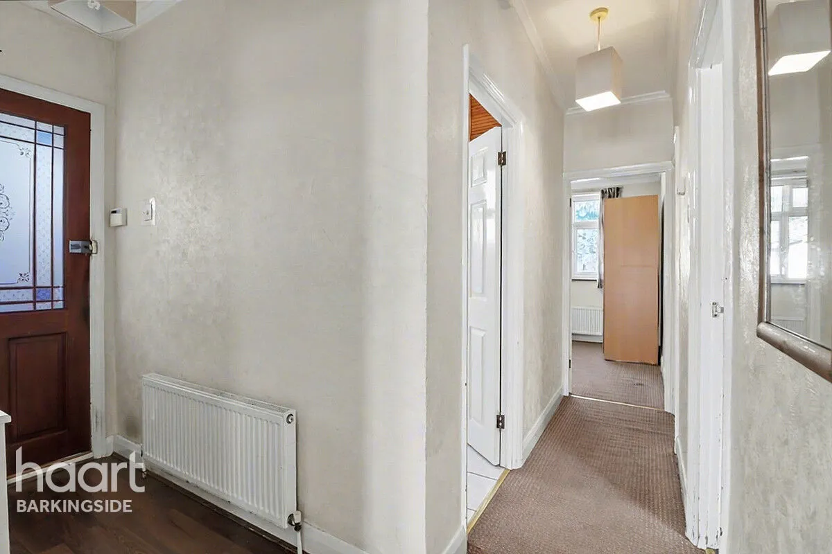 Clayhall Avenue, Clayhall, IG5, photo 3