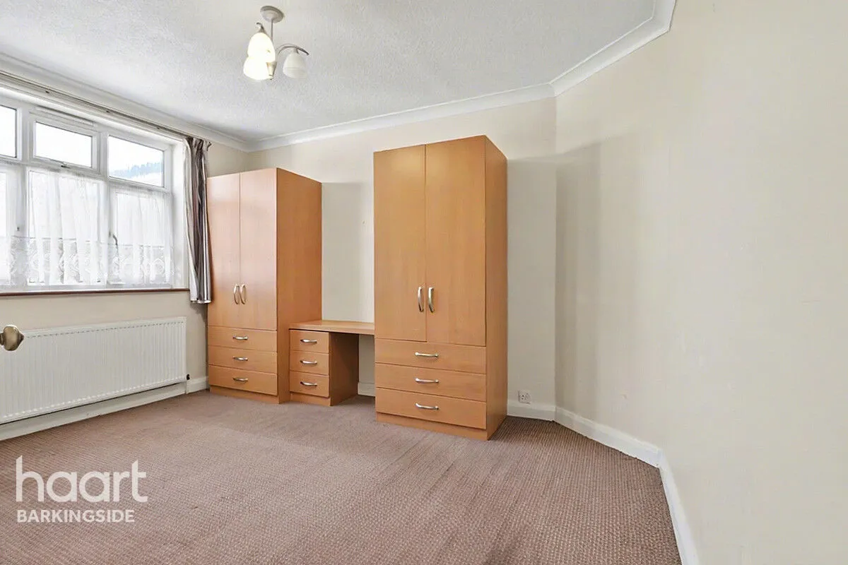Clayhall Avenue, Clayhall, IG5, photo 6