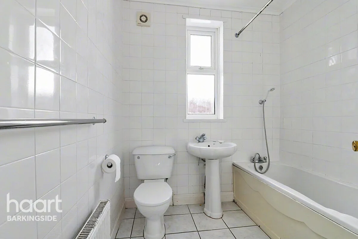 Clayhall Avenue, Clayhall, IG5, photo 9