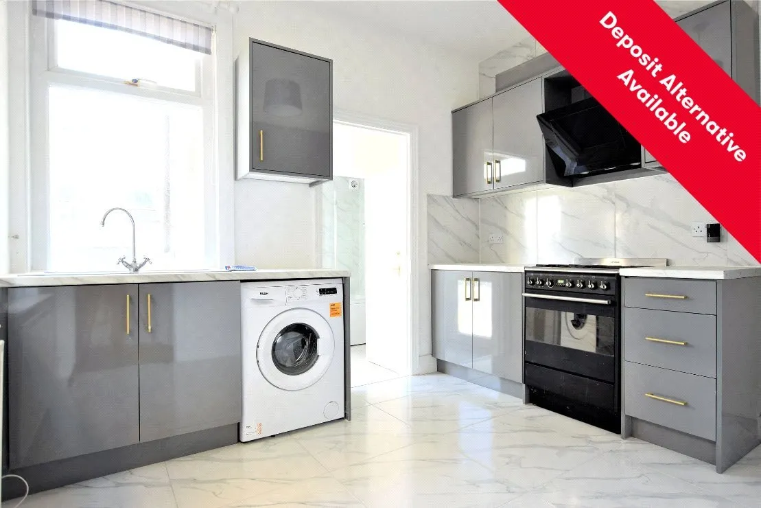 3 bed house to rent — Vicarage Road, Sutton, SM1 1QN