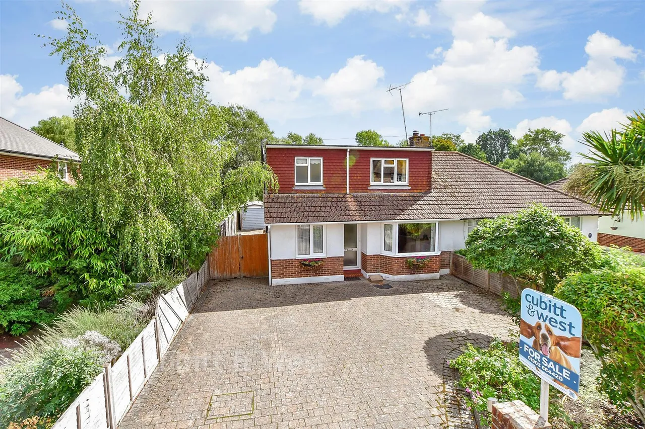 3 bed house for sale, Fitzalan Road, Arundel, BN18