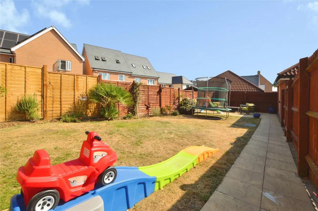 Dulwich Avenue, Basildon, Essex, SS15, photo 4