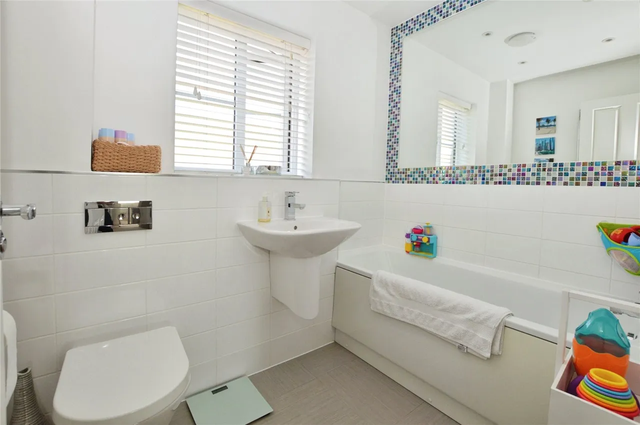Dulwich Avenue, Basildon, Essex, SS15, photo 11