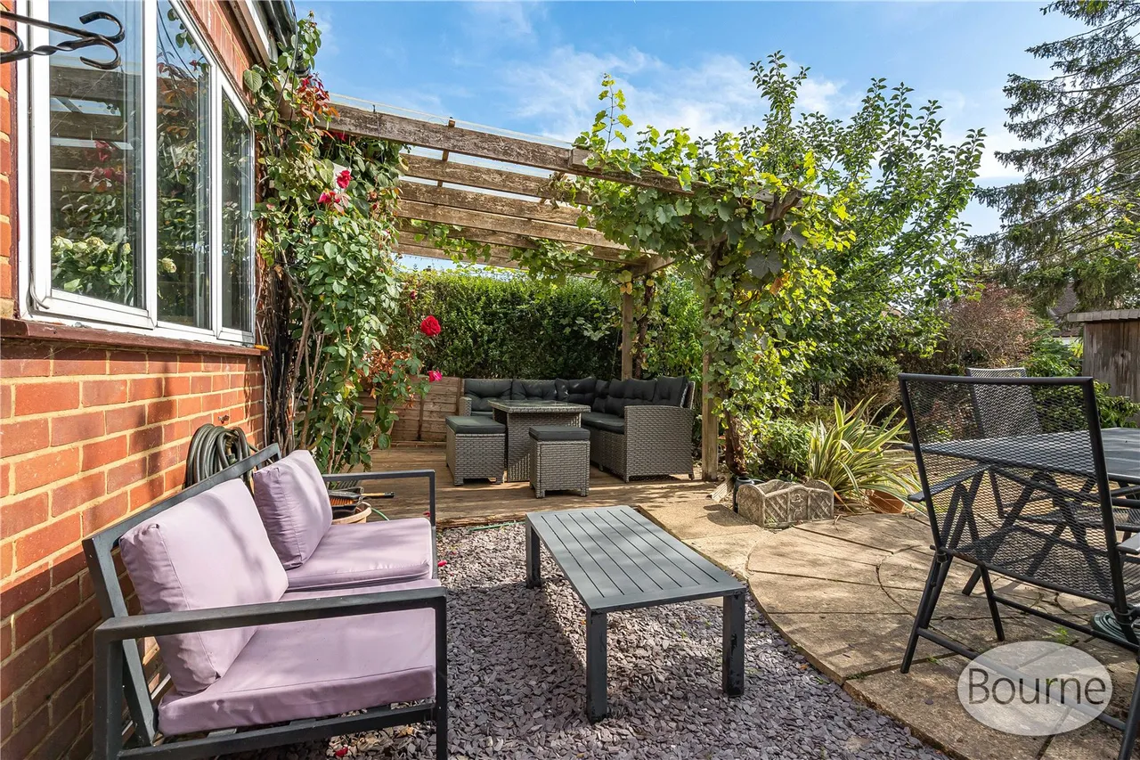 Hillview Crescent, Guildford, GU2, photo 24