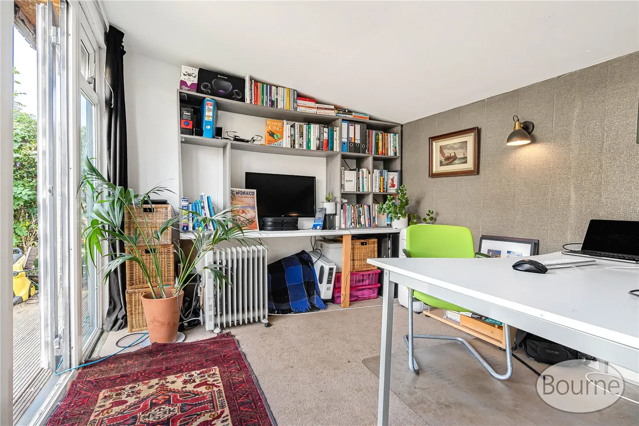 Hillview Crescent, Guildford, GU2, photo 23