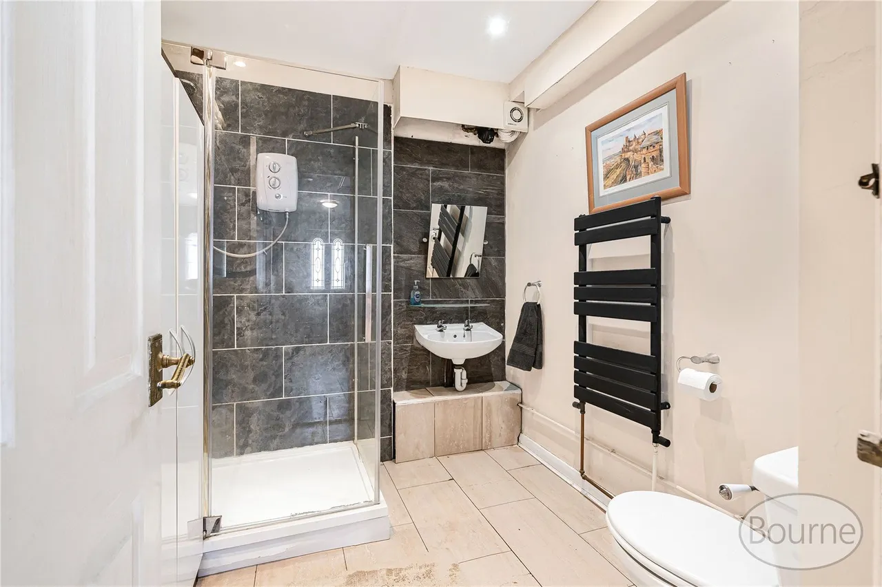 Hillview Crescent, Guildford, GU2, photo 20