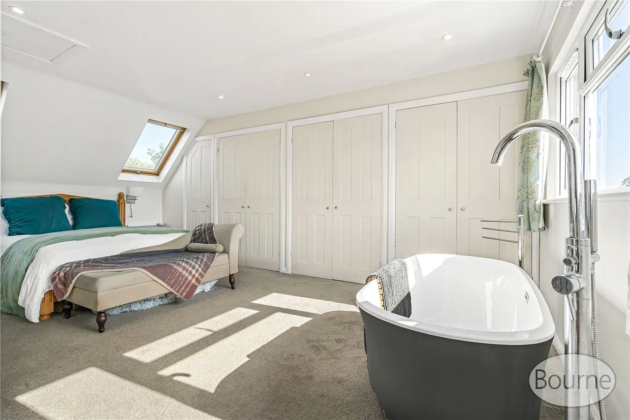 Hillview Crescent, Guildford, GU2, photo 8