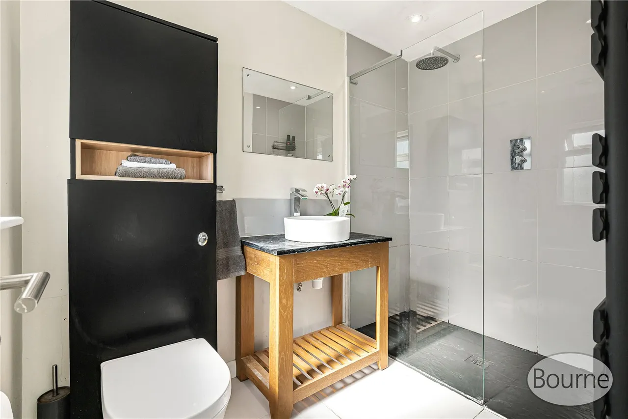 Hillview Crescent, Guildford, GU2, photo 12
