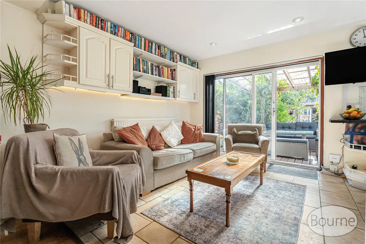Hillview Crescent, Guildford, GU2, photo 4