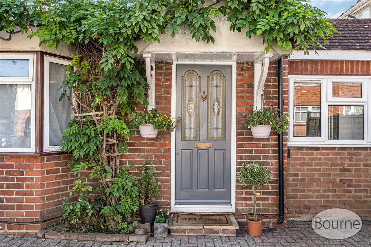 Hillview Crescent, Guildford, GU2, photo 25